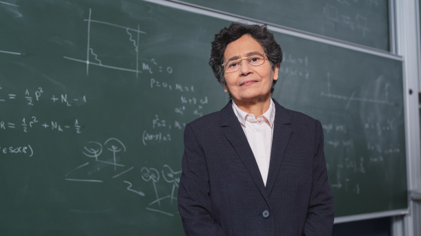 Prof. Anamaría Font receives the L’Oréal-Unesco Award